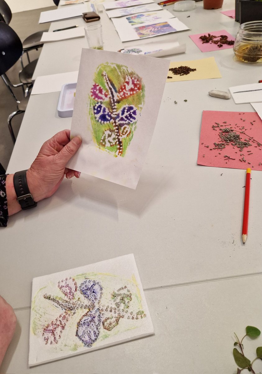 JulieNAGWalsall's tweet photo. Lovely day yesterday @newartgallery with @CreatHealth #ASenseOfPlace workshops. One month left to catch the exhibition in our Community Gallery presenting examples of work created by community participants across the region exploring links between art and nature for wellbeing 💫 https://t.co/ZvULWlb7mE