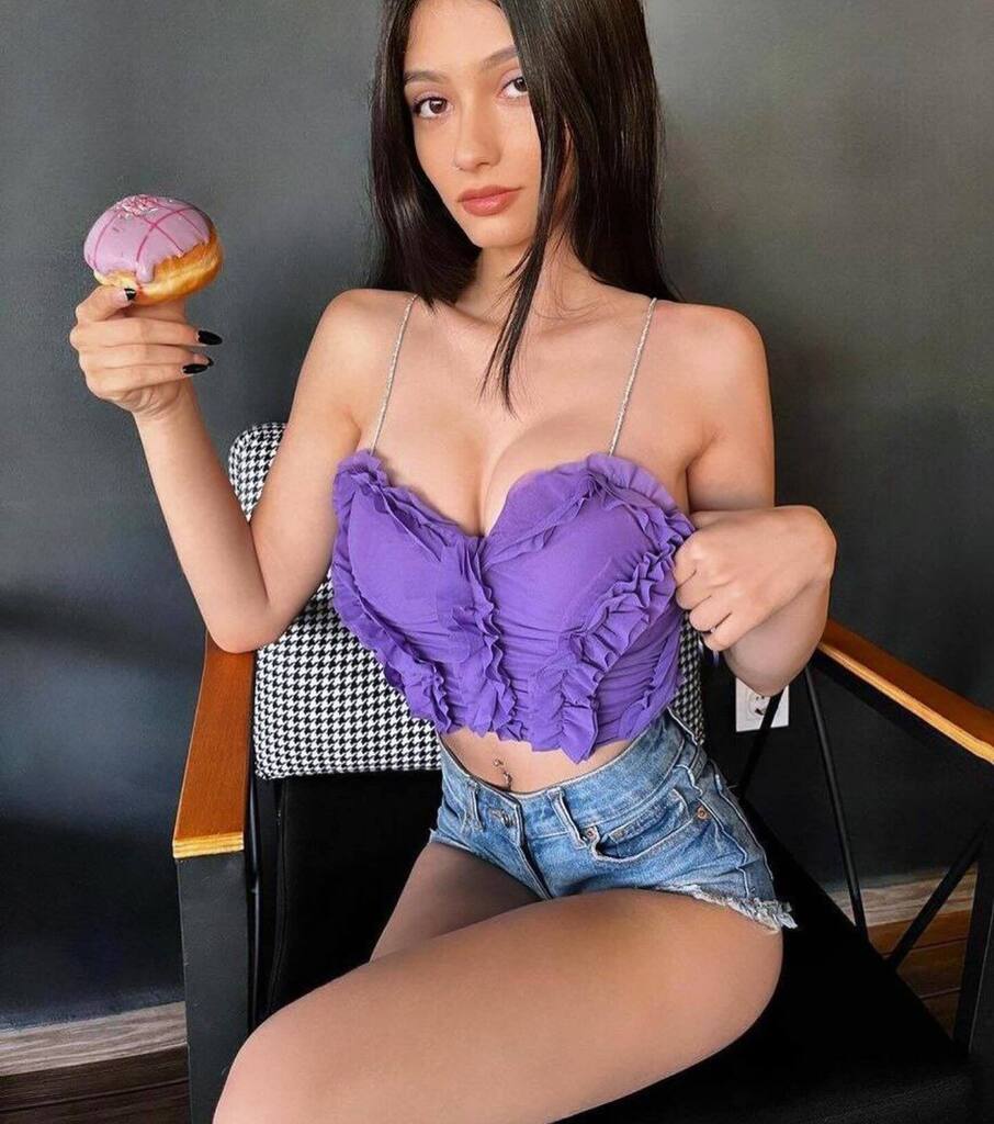 marielindini's tweet photo. What is for breakfast? 🍩❤️ 
.
.
.
.
#beautygram #beautyblender #peterpan #swimsuittop #leg #lingerietop #flashphotography #undergarment #underthings #beautiful #warmvibes #getinspired #lingerieaddict #tinkerbell #stomach #brassiere #thigh #waist #underwear #lingeriesexy #swi… https://t.co/UgtBdYdgwb