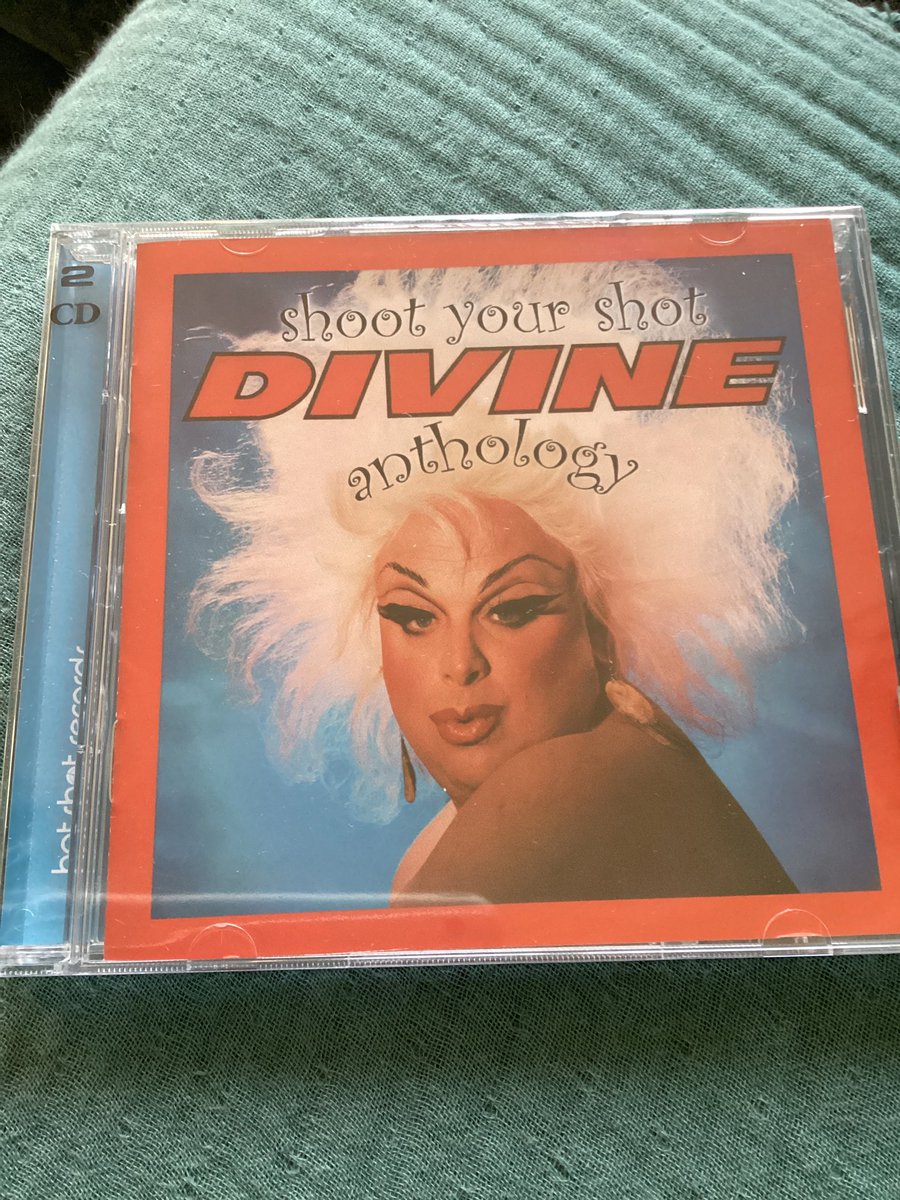 dearianfawn's tweet image. Turn around…and take a look at the name of this beauticians which I hope is a tribute to #Divine #ShootYourShot #NativeLove #WalkLikeAMan #YouThinkYoureAMan