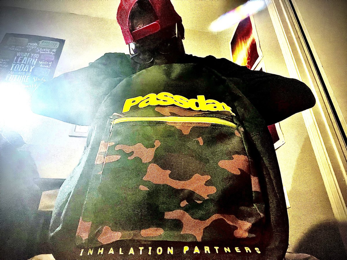 battle_derek's tweet image. 🎒🎒🎒#backpackin #passdat