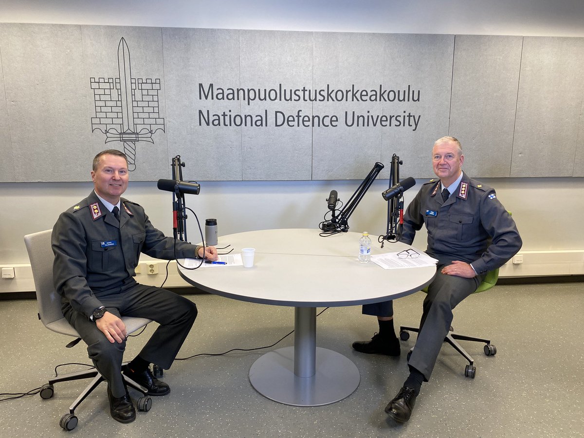 Tänään nauhoitettiin päräyttävä podcastin erikoisjakso Natosta yhdessä <a href="/PutteKaj/">Petteri Kajanmaa</a> kanssa. Jakso julkaistaan parin viikon kuluttua (vko 45). Kuuntelemisiin. <a href="/mpkkfi/">Maanpuolustuskorkeakoulu</a> #nato