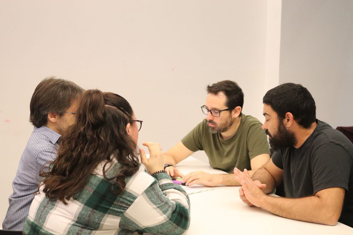 <a href="/OmniaCamins/">Òmnia Camins Fundació</a> <a href="/omniasalutalta/">Punt Òmnia Badalona - Salut Alta</a> <a href="/omniabonaire/">Omnia Bonaire</a> <a href="/espaitecnologic/">Espai Tecnològic</a> <a href="/omniaespronceda/">Punt Òmnia Espronceda</a> <a href="/Barberapromocio/">Fundació Barberà Promoció</a> @OmniaPESLaMina <a href="/OmniaMartiCo/">Òmnia PES Martí-Codolar</a> <a href="/ladevesadelpla/">Òmnia La Devesa</a> <a href="/casalinfants/">Casal dels Infants</a> <a href="/colectic_coop/">Colectic</a> <a href="/FundacionAdsis/">Fundación Adsis</a> <a href="/OmniaVerdum/">Òmnia Verdum</a> <a href="/FPareManel/">Fundació Pare Manel</a> <a href="/omnialafabrica/">Òmnia La Fàbrica</a> <a href="/omniasantantoni/">Òmnia Sant Antoni</a> <a href="/calabria_66/">Federació d'Entitats Calàbria 66</a> 📊 Els dinamitzadors i dinamitzadores valoren els criteris que es faran servir per avaluar el programa de la #XarxaÒmnia. 

Els companys de <a href="/f_ferrerguardia/">Fundació Ferrer i Guàrdia</a> guien els grups per escoltar les seves opinions.  

👍🏽 Recollida d'informació per saber com aconseguir dades.