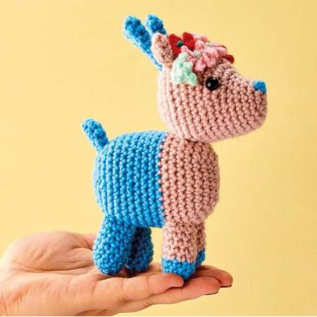 Add cute, feminine details to your amigurumi with Lucille deer. This woodland creature loves to get dressed up for the winter season by putting beautiful flowers in her hair 🦌🌸 
.
Available at topcrochetpatterns.com
.
#yarnlover #yarn #knitting #crochet #instacrochet