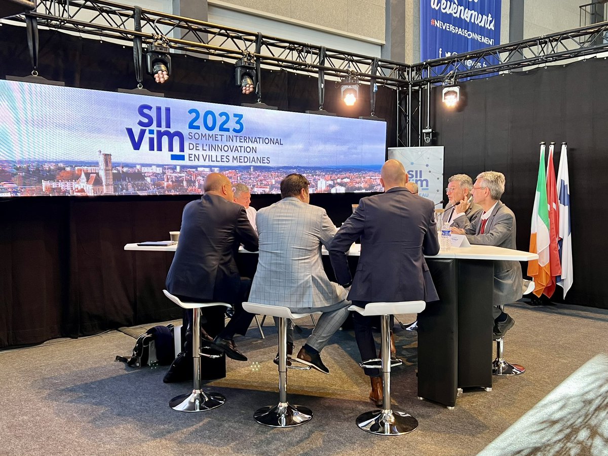 Lucbouard's tweet photo. L’agilité des #villes #médianes tient à la relation directe et quotidienne entre les #collectivités et les #entreprises du territoire pour trouver des solutions et avancer ensemble.
@SIIViM @villedenevers @VillesdeFrance
@larochesuryonfr @DepVendee https://t.co/vrAk8LLmUg