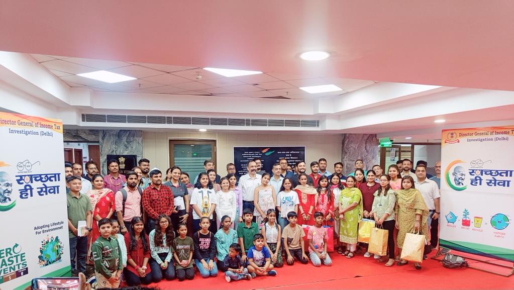 incometaxdelhi's tweet photo. As a tribute to the Father of the Nation, and to celebrate the spirit of Swachhata, walls of C Block Civic Center were decorated with the artwork of children of officers &amp; officials in DGIT (Inv), Delhi. #SwachhBharatMission
@IncomeTaxIndia https://t.co/J5wQstVDu8
