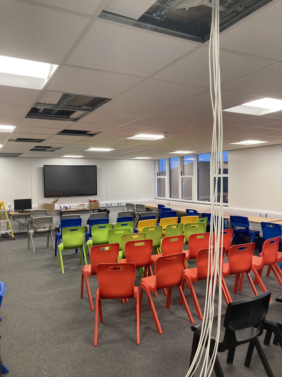 sm6form's tweet image. ⁦@LDSTEducation⁩  We are nearly there for the upgrades to the 6th Form! Final day!!