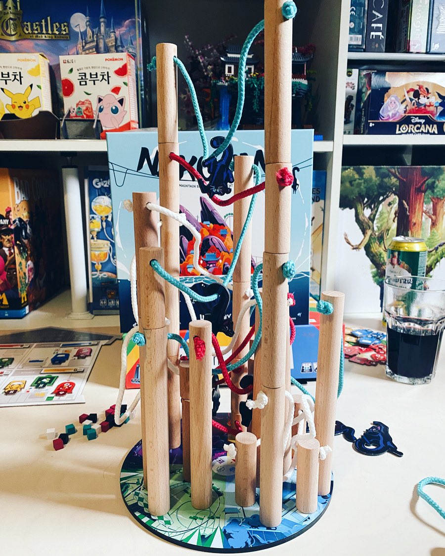 PektisStudio's tweet photo. Nekojima 
Really cute little dexterity game with the family.
You put up telephone polls and hang cat on the rope. https://t.co/VYvykLg9iu
