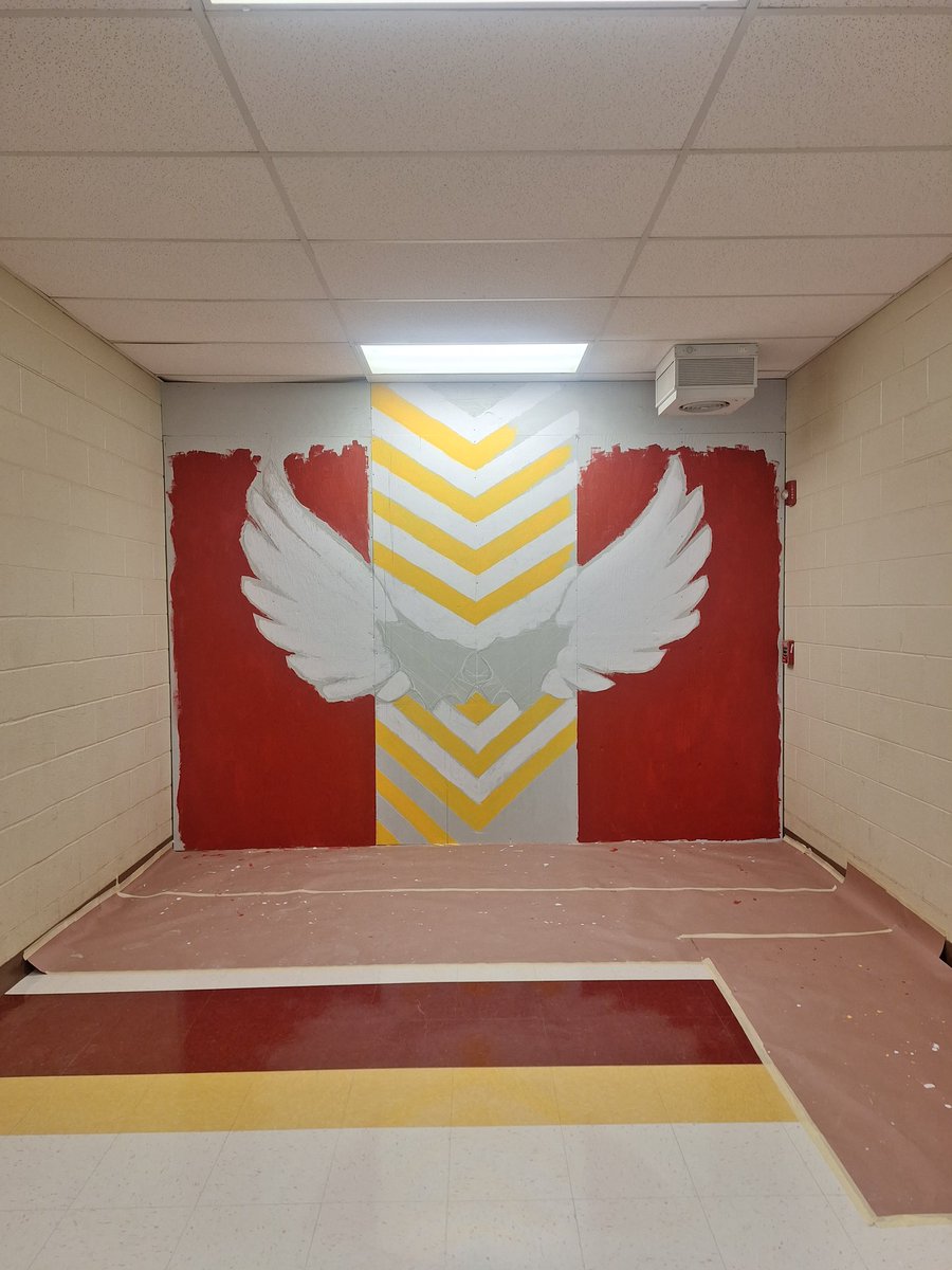 The G-hall mural is coming along! Our Art Club and NAHS did an amazing job yesterday!!

#rhs #WeAreRiverdale