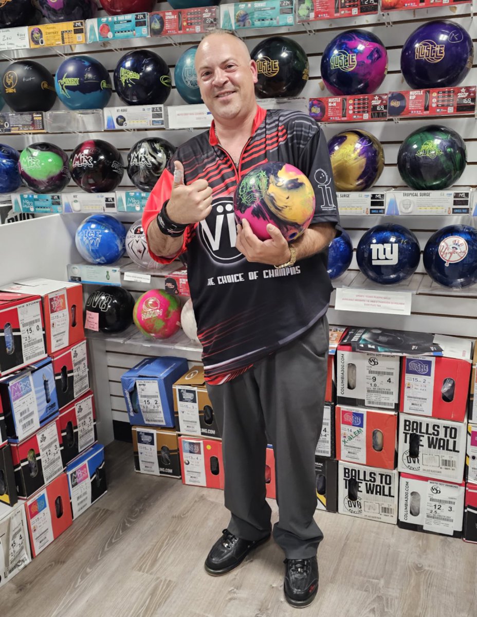 RotoGripBowling's tweet photo. We give two thumbs up 👍🏼 👍🏼 for Justin’s 801 series using his MAGIC GEM at Port Jeff Bowl! 

#honorscore #rotogrip #magicgem https://t.co/9BsOHPZXBf