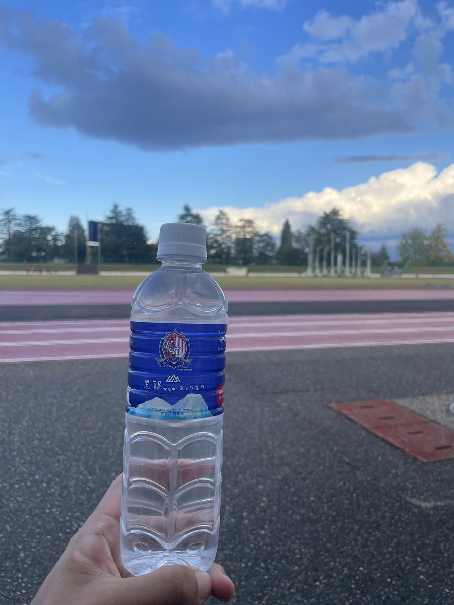 2nishimura6's tweet photo. プロサッカー選手を指導させていただいています⚽️

少しでも速なりたいとご連絡をいただきました！

今のところは2点に絞って伝えています。
・身体の根本から動かす
・股関節を使う

指導始めて3週間で変化見られてこれからが楽しみです😊 https://t.co/2a2GSmxC73