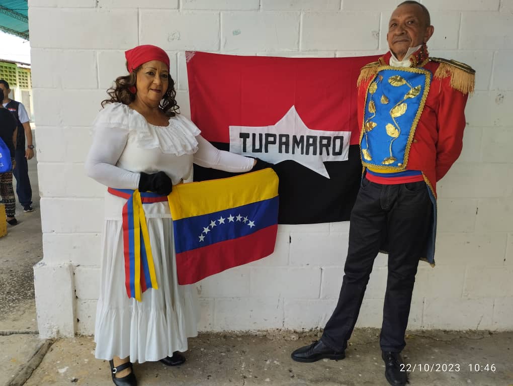 El <a href="/ZuliaTupamaro/">TUPAMARO Zulia</a> rindió homenaje a #Tupamaro19AñosDeRebeldía en la Parroquia Cristo de Aranza con actividades Recreativas, Culturales y Deportivas junto con las comunidades. 

De igual manera en compañía del Movimiento Femenina Micaela Bastidas se desarrolló un Conversatorio