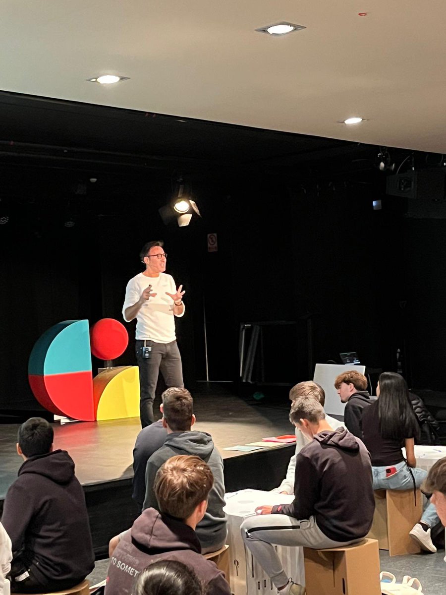 EpiaOlot's tweet image. disruptiva, per trobar solucions al reptes empresarials plantejats. 
Gràcies #garrotxaemprèn @xavierverdaguer @olot_cat 
#FPOLOT