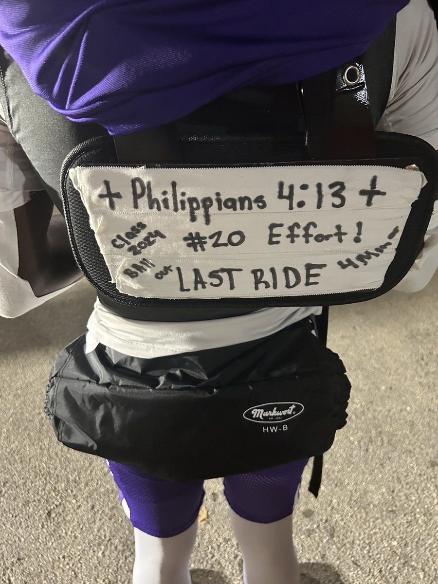 trent_m4's tweet photo. Senior Night in the books Last Home game With W with the guys 💪🏾. Thank you to all the coaches who pushed me to my limits to be successful today. @DylanMussleman4 @CoachTullo @Coach_Metcalf @CoachAbrams #4Minor #LastRide #Classof2024 https://t.co/y1YgPe7KOc