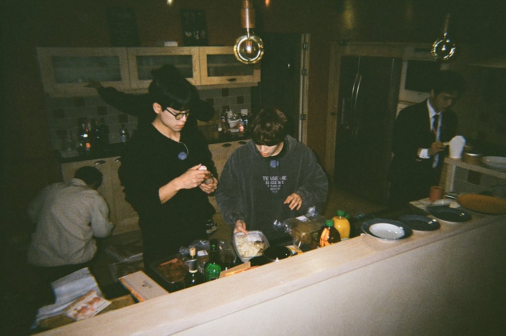 svtcontents's tweet photo. [#INSTAGRAM] 231027 in_2_weeks (Actor Lee Joo Ahn) IG update with JEONGHAN #정한 and DINO #디노 https://t.co/atYw8ww9Wd