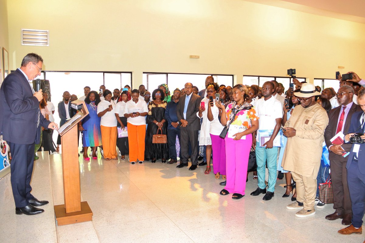 AUF_AfriqueCGL's tweet photo. 🤝 📸 C'est fait !  Les 100 Start-up bénéficiaires du projet "Start-up 237" ont été présentées ce matin à l'occasion de la cérémonie de lancement à la Résidence de France 🇨🇲🇨🇵. 
Les détails sur le projet ⤵️⤵️ 
https://t.co/WJaUrms2au

#100startup237  #Entrepreneuriat https://t.co/ouWwSyAvSB
