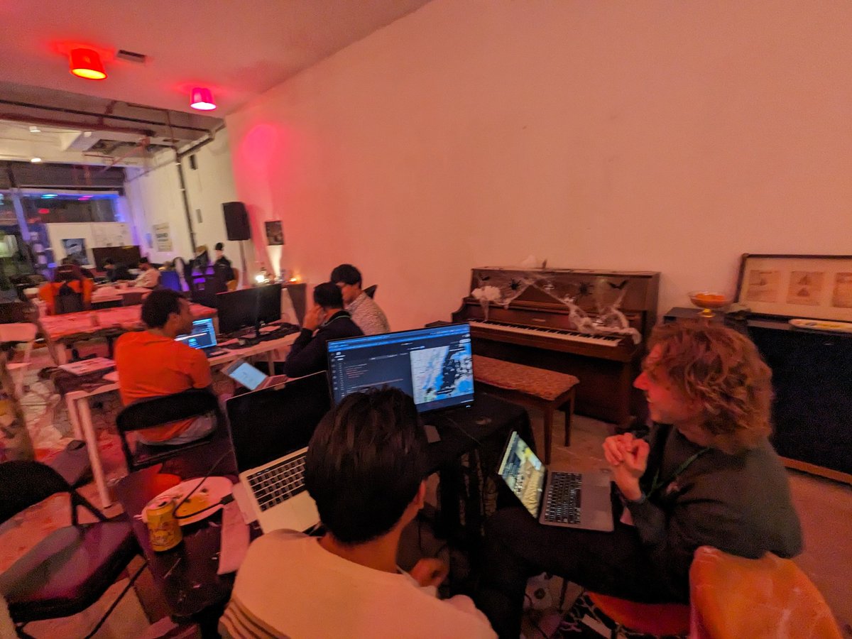 Day 1 of #Hackoween was bubbling with all sorts of spooky fun and building! 

Check out this pre-hackoween Instagram reel that <a href="/BitcoinCenterNY/">Bitcoin Center NYC</a> made as well: instagram.com/reel/Cy3b2TiOz…