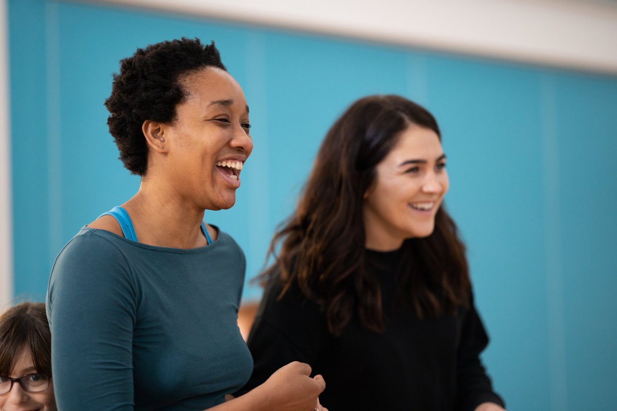 SianElin16's tweet photo. Pythefnos lyfli yn teithio ogwmpas ysgolion Cymru yn neud gweithdai ar gyfer ein taith Nadolig #Swyn @TheatrGenCymru ❤️ Diolch @KrystalsLowe for being the best workshop buddy ✨ Mynnwch docyn bawb! Mi fydd hi’n daith hudolus iawn 🫶🏻✨ https://t.co/m6mWRxR2s2
