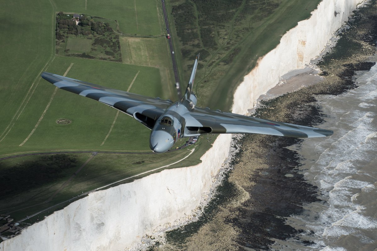 #OTD 28 Oct 2015 #VulcanXH558’s final flight. The last flight of all-British designed and built 4-engined jet. Watch exclusive onboard footage of Sqd Ldr Martin Withers DFC and Wg Cdr Bill Ramsey’s final time sitting at the controls of an airborne Vulcan: youtube.com/watch?v=N34XS4…