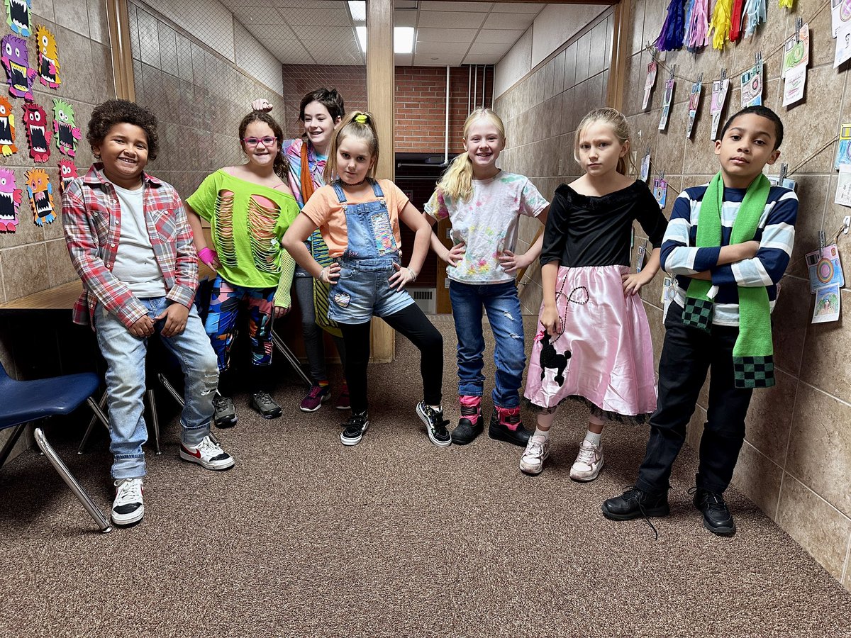 HonkolasClass's tweet image. Drugs are old news!  We stepped back in time today. #RedRibbonWeek2023  #vikinglearners #3rdgrade