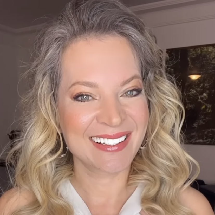 choquei's tweet photo. 🚨FAMOSOS: Joice Hasselmann conta sobre sua dieta: “Três anos que não coloco salsicha na boca”. https://t.co/BAxkBahGZq