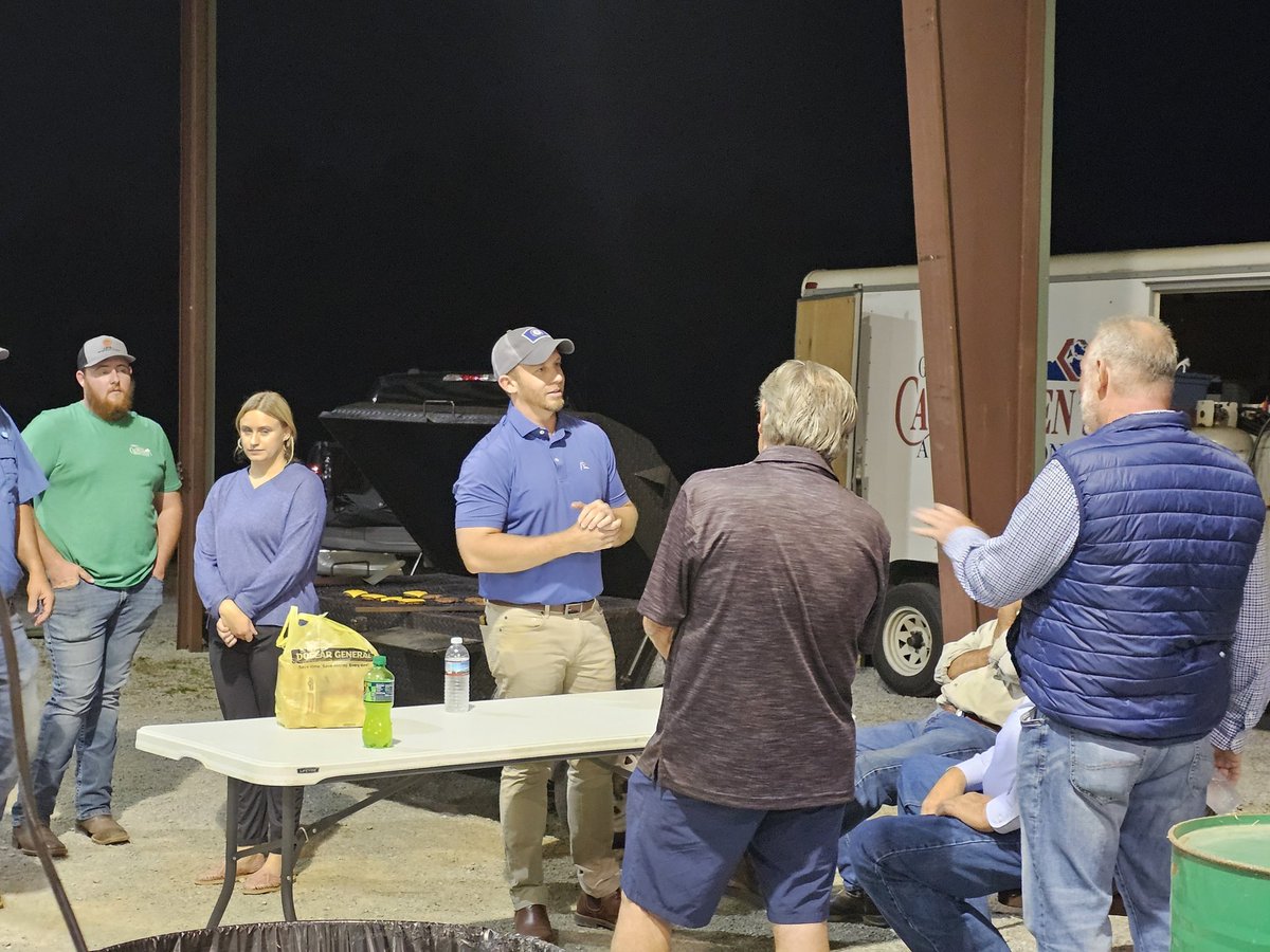 BrandonReed4KY's tweet photo. Great evening in #District24Proud Green County last night 4 @ShellforKY Appreciate all the folks coming out, eating some delicious Cattlemen's burgers & hearing from our next Commissioner of Agriculture! #ToughasShell https://t.co/UAqqjLp0Jh