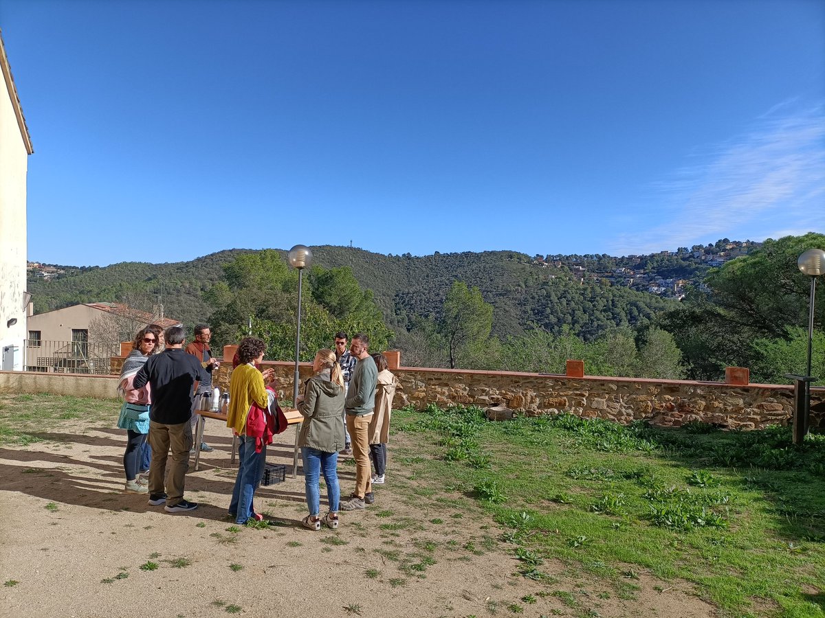 CREAF_ecologia's tweet photo. Avui ha estat un matí molt especial ✨ on hem fet comunitat a l'estació biològica de Can Balasc amb els nostres primers experts i expertes que han portat la natura a l'aula a través de la #ciènciaciutadana 🥰 És l'inici d'un camí màgic! 💫 https://t.co/3lrIaNUQbP
