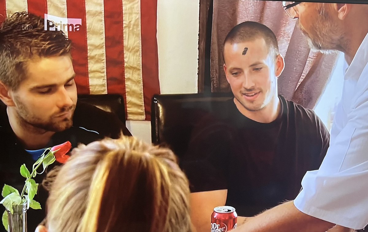 Poznáte dva hráče, kteří než se dokázali dostat z Mordoru, tak se snažili prorazit jako herci / kritici jídla?