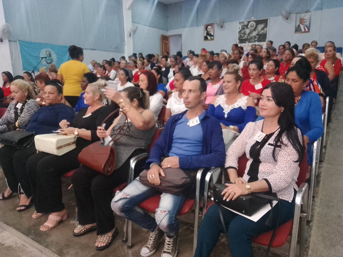 ACacocum's tweet photo. Sesiona ahora mismo en Cacocum Asamblea Municipal 11no Congreso de la FMC con el lema ¡Cubana, Vencedoras de Imposibles!. 

📝En desarrollo

#Cacocum #MujeresEnRevolución https://t.co/hyDWG455RQ