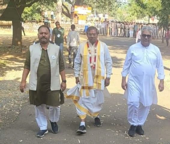 BjymMandla's tweet photo. आज निवास विधानसभा सीट से केंद्रीय राज्य मंत्री इस्पात एवं ग्रामीण विकास, भाजपा प्रत्याशी @fskulaste जी ने हजारों समर्थकों के नामांकन दाखिल किया..

यह जनसैलाब बतला रहा है कि प्रदेश में इस बार फिर भाजपा की सरकार पूर्ण बहुमत से बनने जा रही है..।

@byadavbjp @DwivediBhishm https://t.co/3kDUNg4Lra