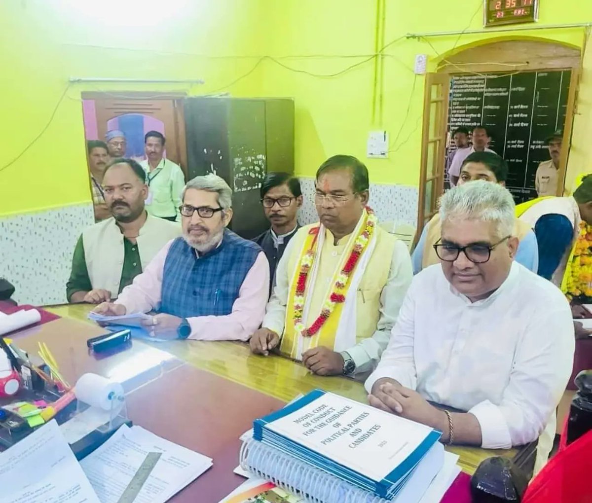 BjymMandla's tweet photo. आज निवास विधानसभा सीट से केंद्रीय राज्य मंत्री इस्पात एवं ग्रामीण विकास, भाजपा प्रत्याशी @fskulaste जी ने हजारों समर्थकों के नामांकन दाखिल किया..

यह जनसैलाब बतला रहा है कि प्रदेश में इस बार फिर भाजपा की सरकार पूर्ण बहुमत से बनने जा रही है..।

@byadavbjp @DwivediBhishm https://t.co/3kDUNg4Lra