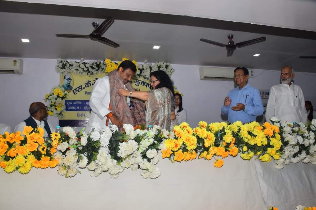 INCBihar's tweet photo. आज लॉ कॉलेज मुज़फ्फरपुर में आयोजित बिहार केसरी डॉ.श्रीकृष्ण सिंह जी की जयंती समारोह का उद्घाटन बिहार प्रदेश कांग्रेस अध्यक्ष डॉ @akhileshPdsingh जी ने दीप प्रज्वलित कर किया। 1/2 https://t.co/c8uJeMN19o