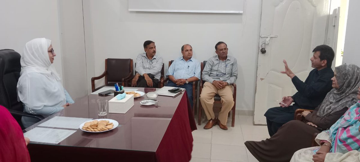 MalamKhalid's tweet photo. اردو یونیورسٹی کے شعبہ ارضیات میں ایک لیکچر کا اہتمام کیاگیا جس میں محمود عالم خالد ، بطور ماحولیاتی ماہر شرکت  کی اور کراچی میں ہیٹ ویوز، اس کے اسباب اور تدارک پر روشنی ڈالی ۔ https://t.co/ltFjviYJsr