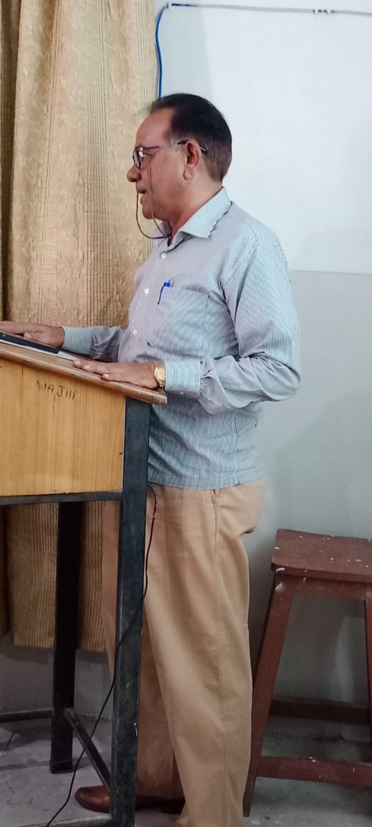 MalamKhalid's tweet photo. اردو یونیورسٹی کے شعبہ ارضیات میں ایک لیکچر کا اہتمام کیاگیا جس میں محمود عالم خالد ، بطور ماحولیاتی ماہر شرکت  کی اور کراچی میں ہیٹ ویوز، اس کے اسباب اور تدارک پر روشنی ڈالی ۔ https://t.co/ltFjviYJsr
