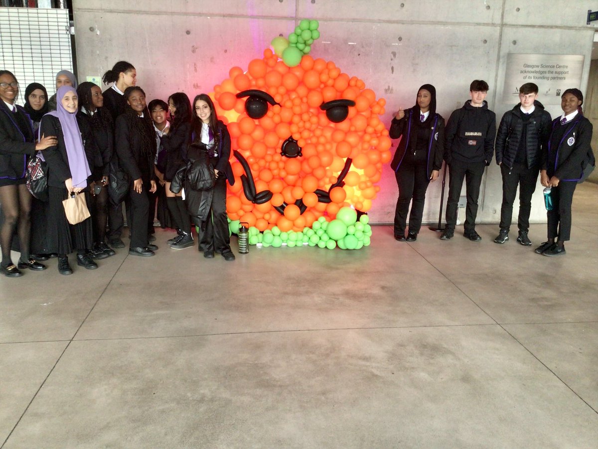 HelpMeMissB's tweet photo. Mrs McWilliams took our Higher Biologists along to @gsc1 to take part in their Precision Medicine Workshop this afternoon! A great, and informative, time was had by all - what a great end to the week 🤩👩🏽‍⚕️👨🏼‍⚕️ Thank you for having us @LearnGSC  #DYW #SfLLW https://t.co/MUHG9yx5A1