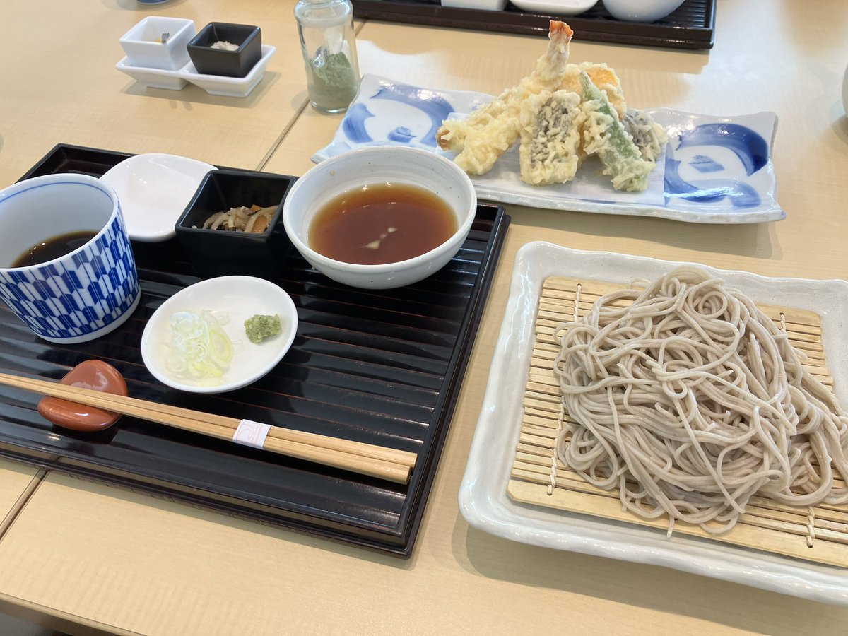 pinomama36's tweet photo. 初めて入ったオシャレなお蕎麦屋さん。こーやってお店を開拓してくの楽しい！ https://t.co/w3HMYLXsFO