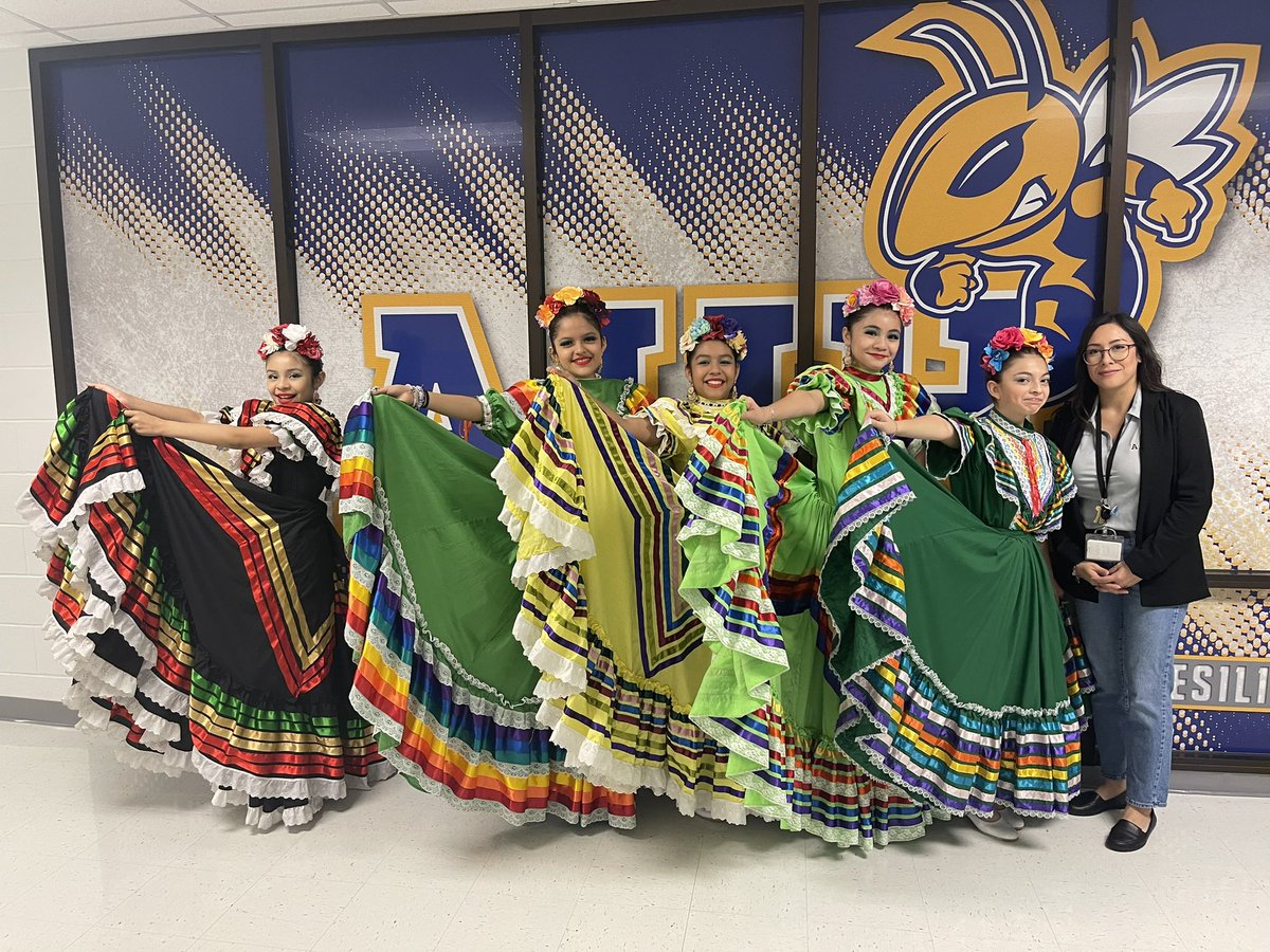 AliceJohnsonJrH's tweet photo. HAPPY FRIDAY!!! Our AMAZING Folklórico dancers are headed to their performance at @BLECC_BlueJays. It’s a great day to be a Hornet! 💃💃💃 https://t.co/x3VqgHpECA
