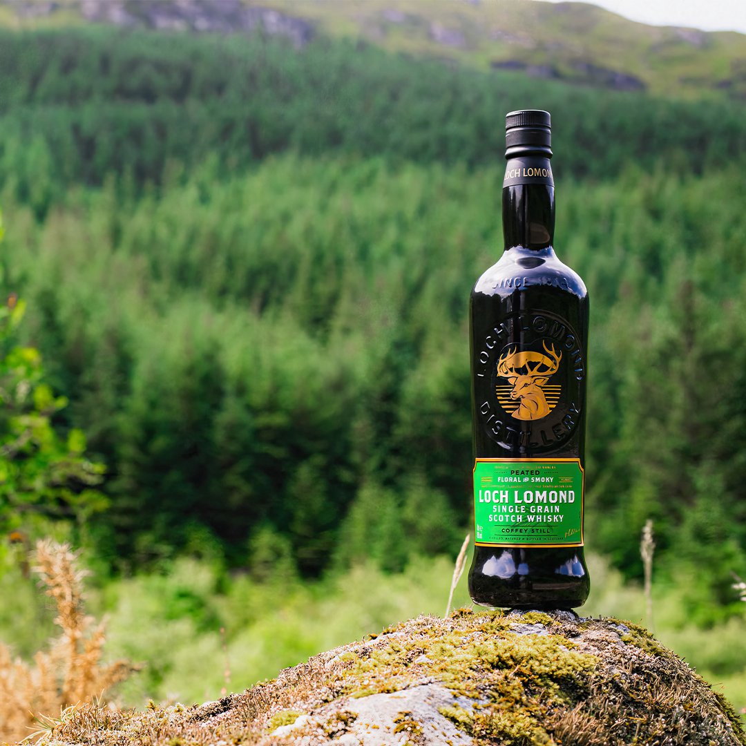 The scenery around Loch Lomond doesn't limit itself. What's soft and floral, can still be powerful and memorable. Our Loch Lomond Peated Single Grain whisky takes inspiration from that. Soft and floral, but with deliciously creamy vanilla notes and wisps of soft smoke.