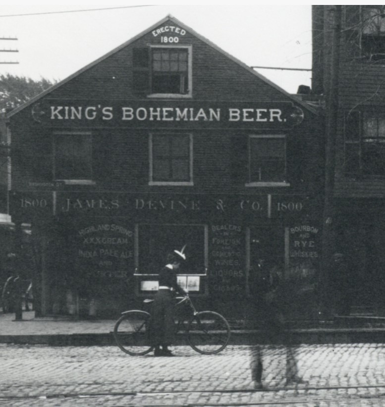 A woman with her bicycle on Washington Street photographed #onthisday in 1899. ow.ly/fyA850Q0o81