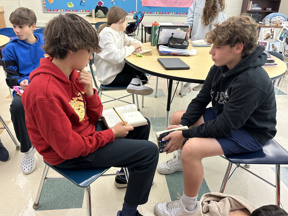 CVanDerWende's tweet photo. Prior to drafting memoirs, students analyze professional memoirists’ craft and share what they noticed and loved. 💙📚📝 @wyckoffschools @WPSEisenhower https://t.co/IUP1Dbikr2
