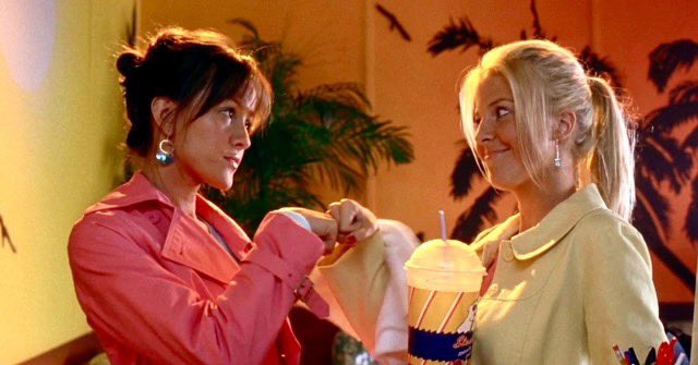 Ashley &amp; Ashlyn - Final Destination 3 (2006)