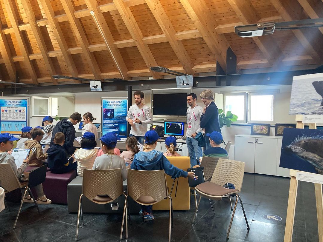 CLICproject's tweet image. Nel laboratorio del @festivalscienza di CLIC dovrete risolvere il mistero di un tesoro nascosto negli abissi  marini. Partecipate anche voi a questa emozionante caccia al ladro!
Ancora qualche posto prenotabile sul sito del #festivaldellascienza
festivalscienza.it/programma-2023…