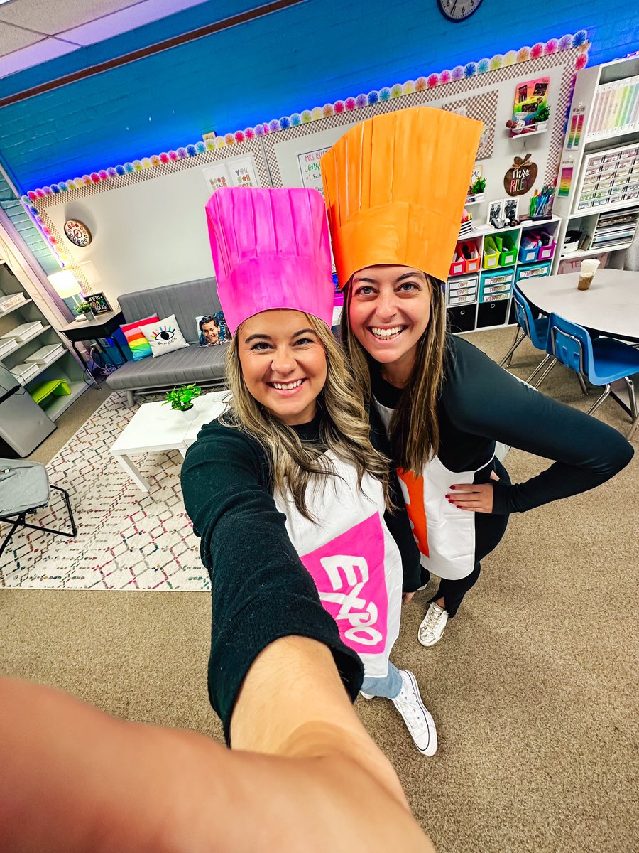MrsRileysClass_'s tweet photo. Happy Early Halloween from 5th grade! 🎃👻🕷️💕✨ @Ashlawneagles https://t.co/o66t4Eaioi