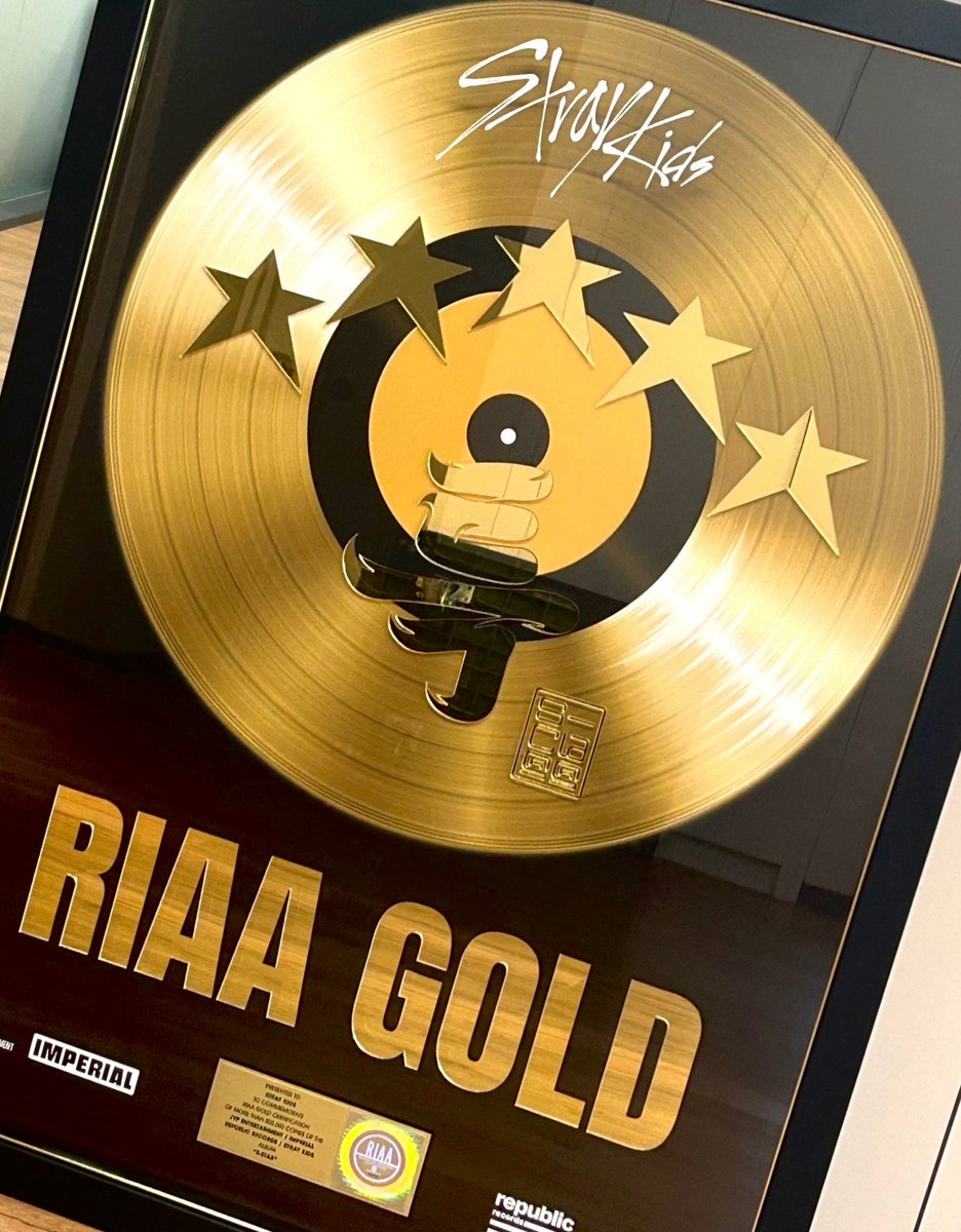 Stray Kids(스트레이 키즈) '★★★★★ (5-STAR)'
RIAA Gold Certified 

스트레이 키즈가 '★★★★★ (5-STAR)'로 두 번째 RIAA 골드 인증을 받았습니다✨ 
모두 스테이 덕분입니다 감사합니다!

We've received our second RIAA gold certification with '★★★★★ (5-STAR)'✨
It's all thanks…