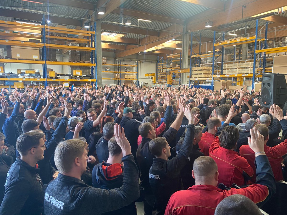 oegb_at's tweet image. Mehr als 280 Metaller-Betriebsversammlungen haben diese Woche in ganz Österreich stattgefunden. Die #PROGE und @GewerkschaftGPA kämpfen für eine kräftige Lohn- und Gehaltserhöhung, denn das Arbeitgeber-Angebot von 2,5 % ist respektlos!
#Herbstlohnrunde #Metaller