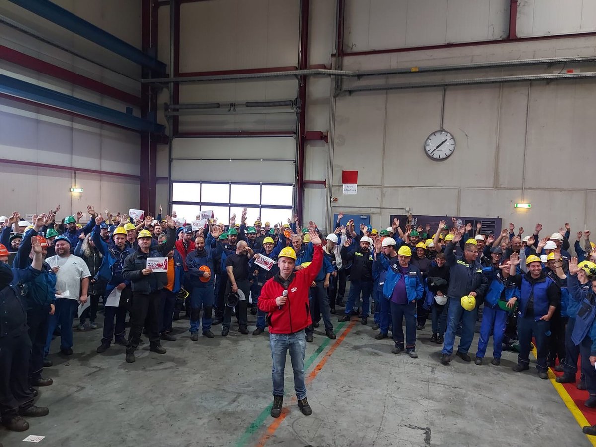 oegb_at's tweet image. Mehr als 280 Metaller-Betriebsversammlungen haben diese Woche in ganz Österreich stattgefunden. Die #PROGE und @GewerkschaftGPA kämpfen für eine kräftige Lohn- und Gehaltserhöhung, denn das Arbeitgeber-Angebot von 2,5 % ist respektlos!
#Herbstlohnrunde #Metaller