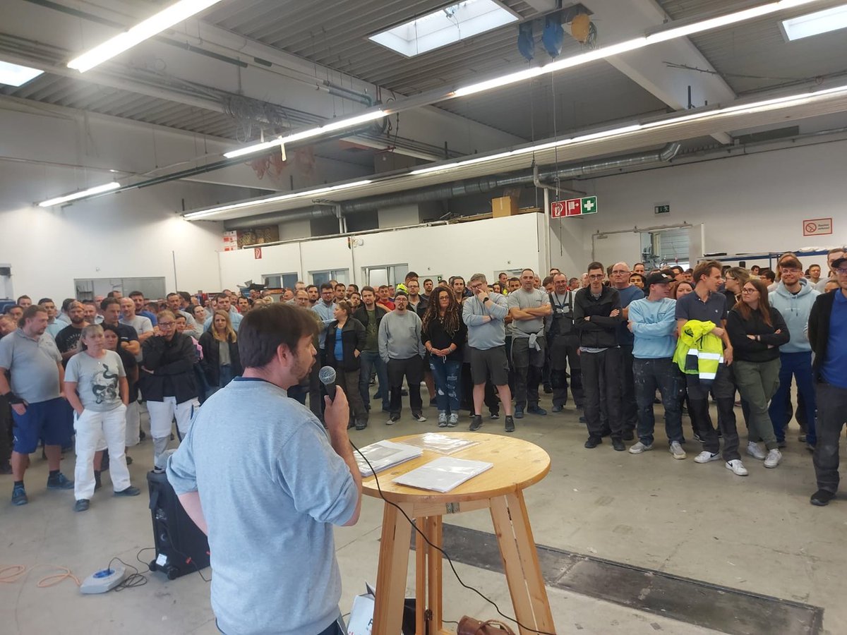 oegb_at's tweet image. Mehr als 280 Metaller-Betriebsversammlungen haben diese Woche in ganz Österreich stattgefunden. Die #PROGE und @GewerkschaftGPA kämpfen für eine kräftige Lohn- und Gehaltserhöhung, denn das Arbeitgeber-Angebot von 2,5 % ist respektlos!
#Herbstlohnrunde #Metaller