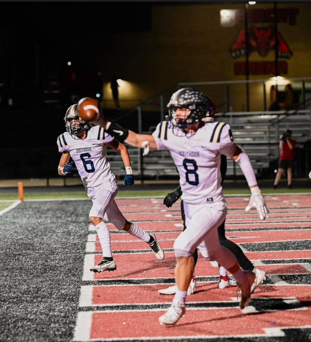 t_schwifty's tweet photo. It’s that time of year RIVALRY WEEK IS UPON US! Big opportunity tonight for this group. Let’s go be great tonight!
#GoSoutherners
#BeatNorthside https://t.co/g9NHQKlg18