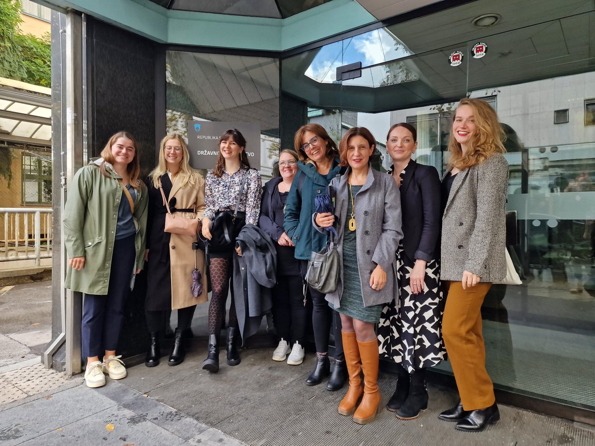 🇪🇺 V okviru Programa splošnih izmenjav za pravosodno osebje <a href="/EJTN_eu/">European Judicial Training Network</a> so <a href="/DOdvRS/">Državno odvetništvo Republike Slovenije</a> obiskale udeleženke izmenjave in se seznanile z našim delovanjem.

Izmenjavo je v Sloveniji koordiniral Center za izobraževanje v pravosodju (CIP), ki je k sodelovanju povabil Državno odvetništvo.