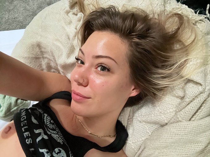 Good morning! 👑💛 https://t.co/OThVPl6YW2<a href="/tag/realloyalfans"class="tags"><span>#realloyalfans</span></a>