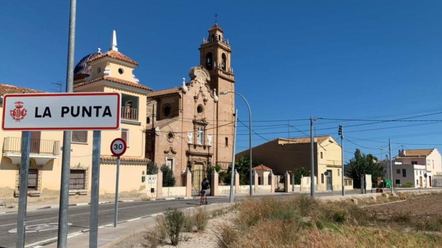 AjuntamentVLC's tweet photo. 🔶La #JGL aprova la pròrroga d’un programa amb l’Associació Arca de Noé, @elarcanazaret, d’intervenció comunitària amb menors de #laPunta📍. L’objectiu és la creació d’espais segurs per a la infantesa
▶️El programa té un pressupost de 70.000 euros.
🔗https://t.co/WFb95gPFZs https://t.co/xUJw2Qrxej